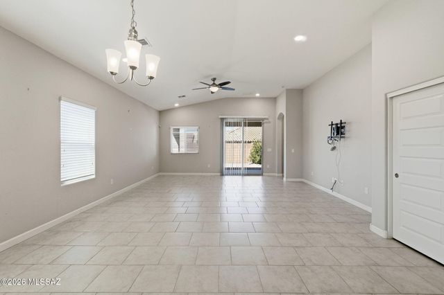 620 S Bh Carrol Place, Corona De Tucson, AZ 85641