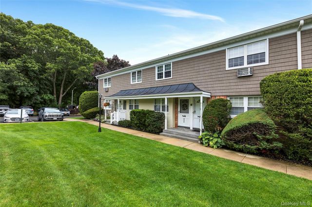 4425 Wilshire 4425, Oakdale, NY 11769