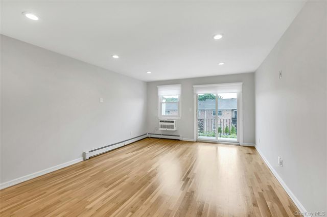 4425 Wilshire 4425, Oakdale, NY 11769
