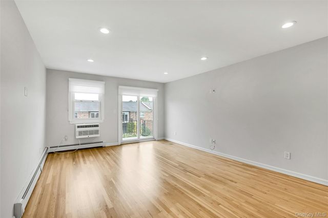 4425 Wilshire 4425, Oakdale, NY 11769