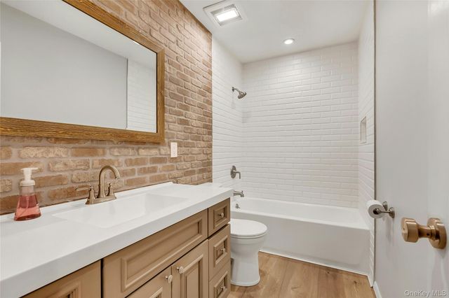 4425 Wilshire 4425, Oakdale, NY 11769