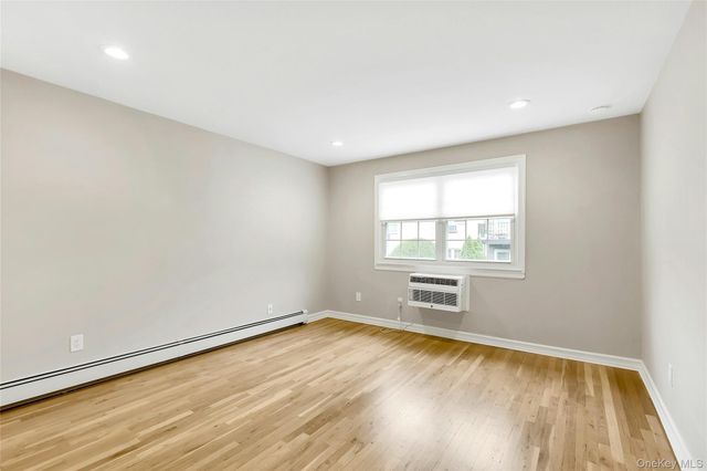 4425 Wilshire 4425, Oakdale, NY 11769