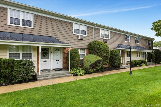 4425 Wilshire 4425, Oakdale, NY 11769