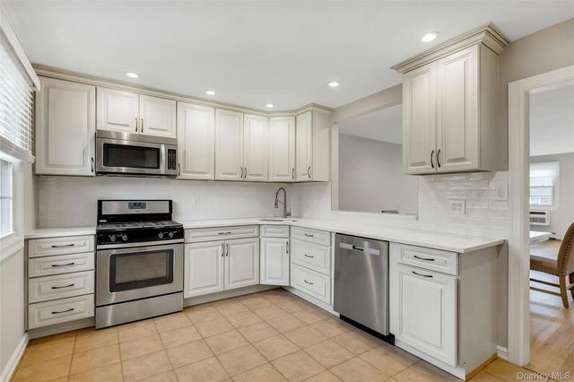 4425 Wilshire 4425, Oakdale, NY 11769