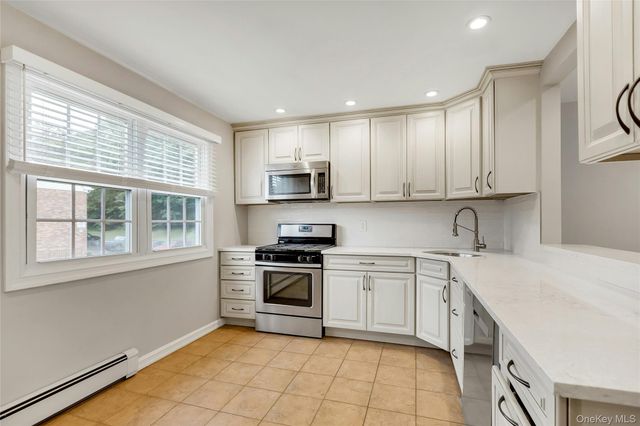 4425 Wilshire 4425, Oakdale, NY 11769