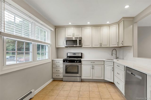 4425 Wilshire 4425, Oakdale, NY 11769