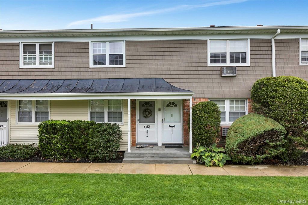 4425 Wilshire 4425, Oakdale, NY 11769