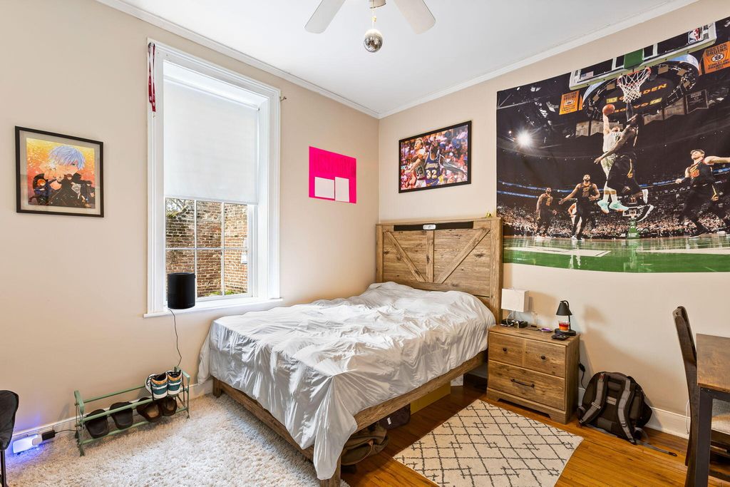 Image 11 of property listing at 210 Calhoun Street A, Charleston, SC 29401