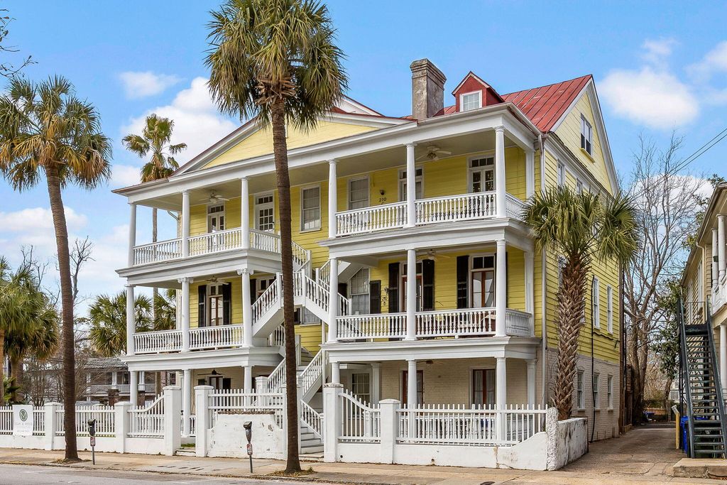 Image 2 of property listing at 210 Calhoun Street A, Charleston, SC 29401