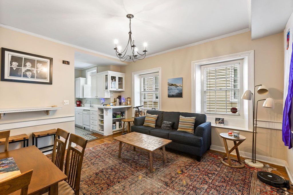 Image 5 of property listing at 210 Calhoun Street A, Charleston, SC 29401