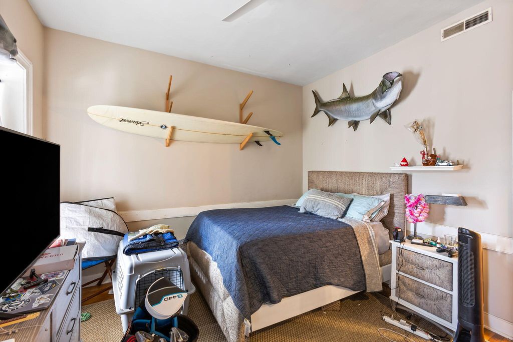 Image 9 of property listing at 210 Calhoun Street A, Charleston, SC 29401