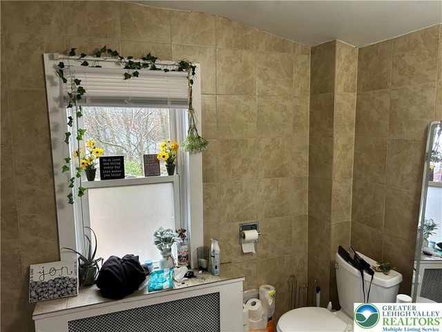 412 Pennsylvania Avenue, Roseto Boro, PA 18013