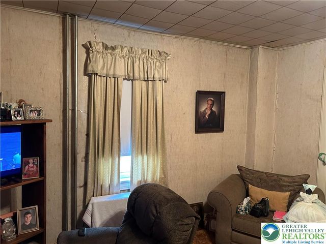 412 Pennsylvania Avenue, Roseto Boro, PA 18013