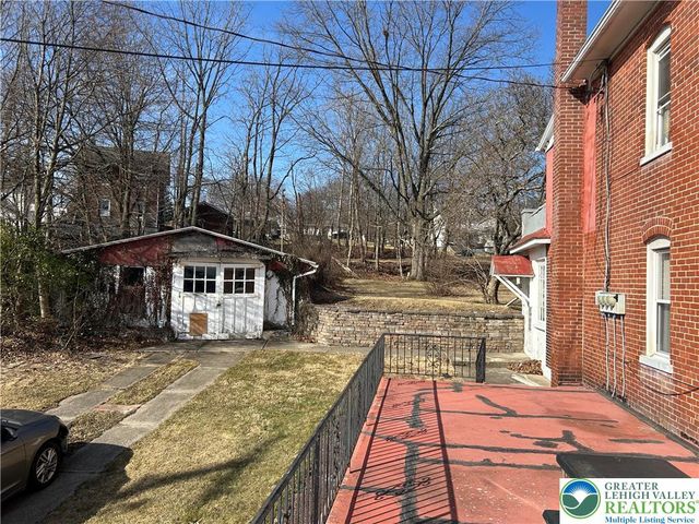 412 Pennsylvania Avenue, Roseto Boro, PA 18013