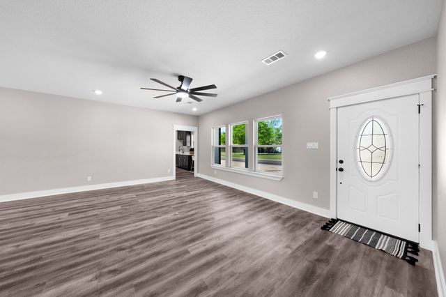 802 Jefferson Street E, Sulphur Springs, TX 75482