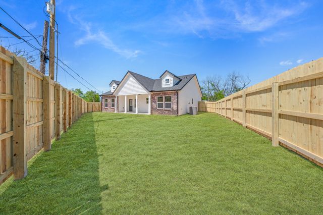 802 Jefferson Street E, Sulphur Springs, TX 75482