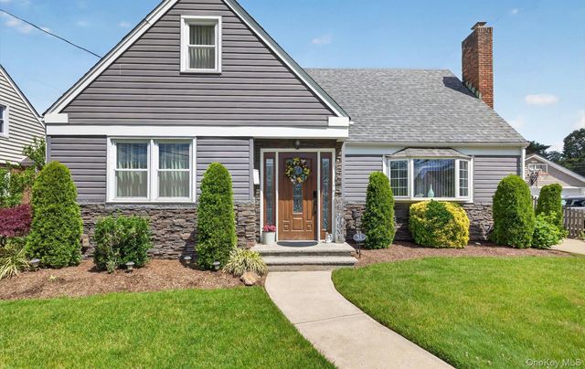 51 Chestnut Street, Westbury, NY 11590