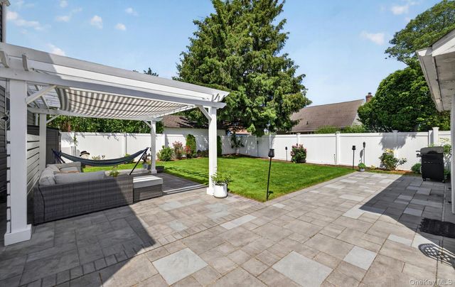 51 Chestnut Street, Westbury, NY 11590