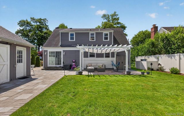 51 Chestnut Street, Westbury, NY 11590