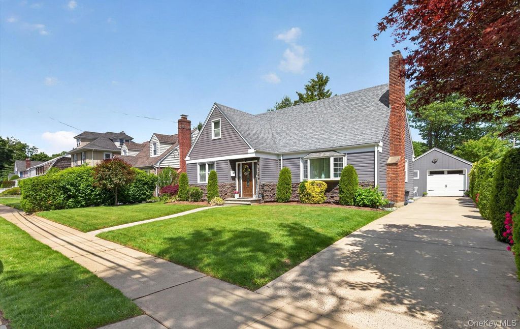 51 Chestnut Street, Westbury, NY 11590