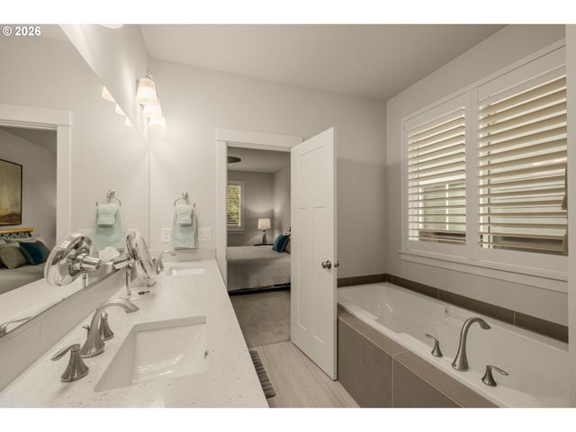 4809 S 16TH Dr, Ridgefield, WA 98642
