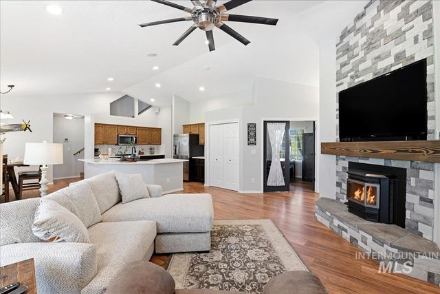 920 N Ashford Ln., Nampa, ID 83687