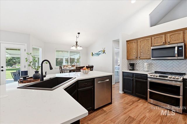 920 N Ashford Ln., Nampa, ID 83687