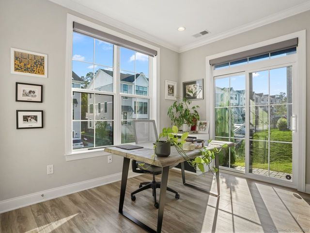 22 Brentwood Circle 22, Danbury, CT 06810