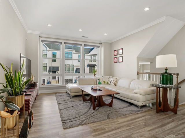 22 Brentwood Circle 22, Danbury, CT 06810