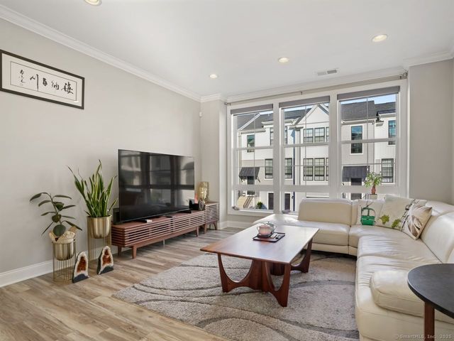 22 Brentwood Circle 22, Danbury, CT 06810