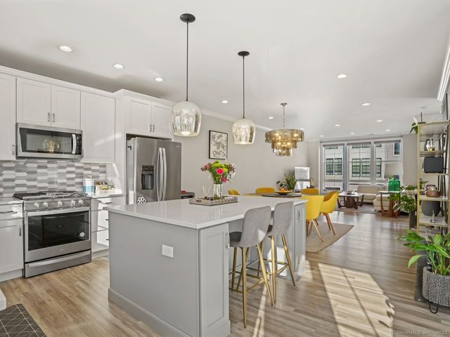 22 Brentwood Circle 22, Danbury, CT 06810