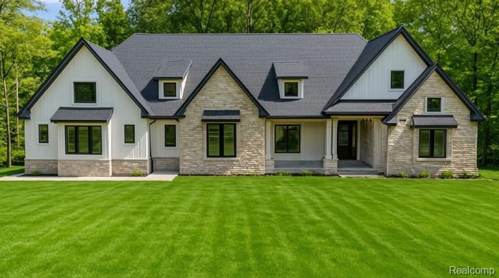 7509 Maple Ridge Drive, Independence Charter Township, MI 48346