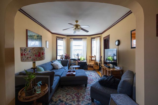 2648 N Francisco Avenue, Chicago, IL 60647