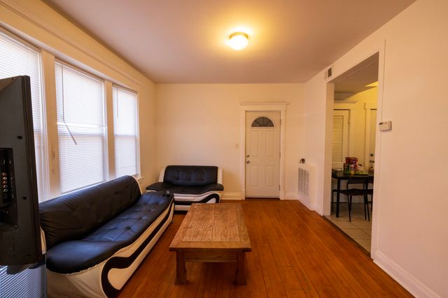 2648 N Francisco Avenue, Chicago, IL 60647
