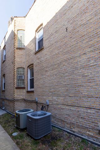 2648 N Francisco Avenue, Chicago, IL 60647