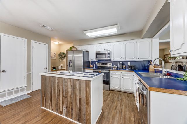 2705 N Woods Street, Sherman, TX 75092