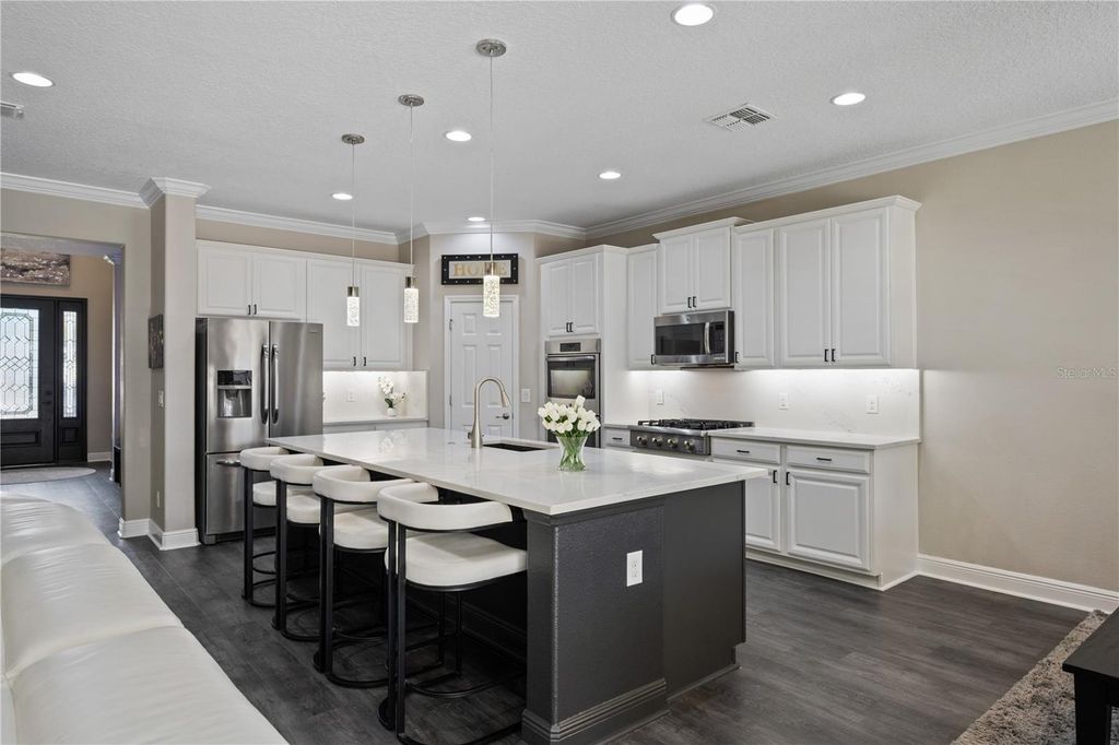 Image 11 of property listing at 1001 VINSETTA CIRCLE, Winter Garden, FL 34787