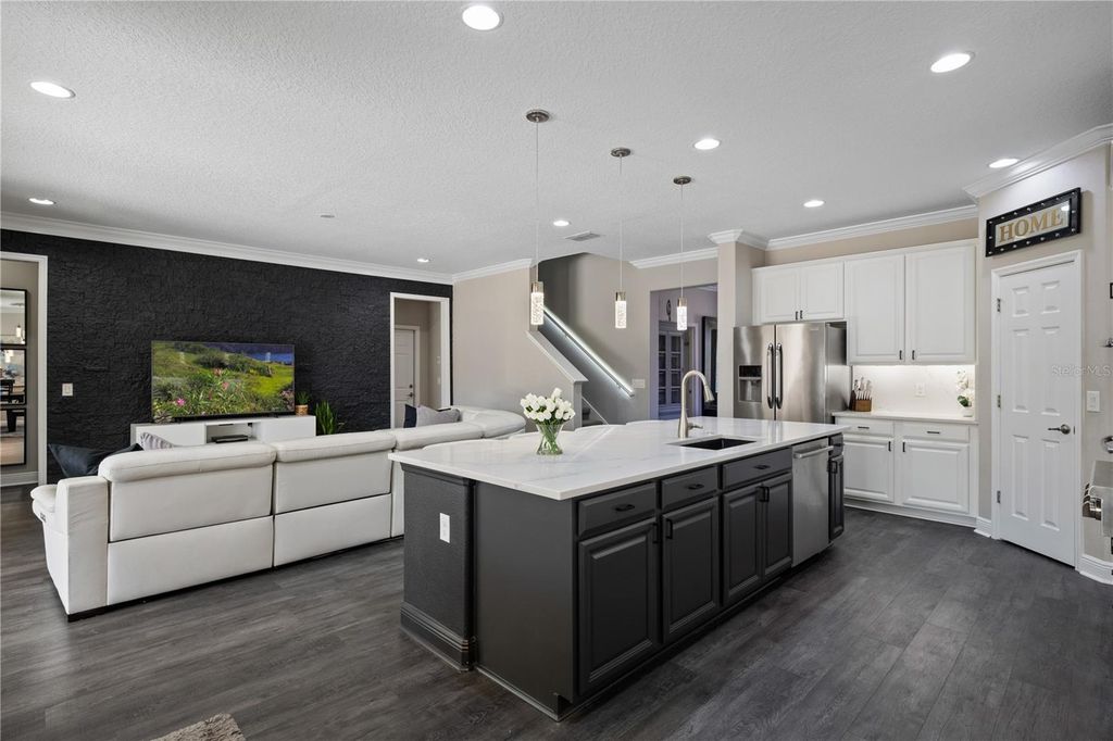 Image 14 of property listing at 1001 VINSETTA CIRCLE, Winter Garden, FL 34787