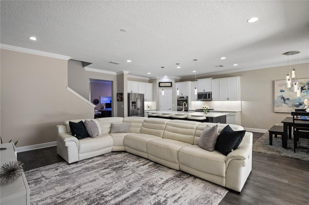 Image 16 of property listing at 1001 VINSETTA CIRCLE, Winter Garden, FL 34787