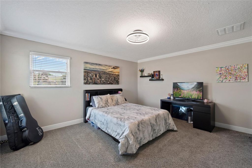 Image 35 of property listing at 1001 VINSETTA CIRCLE, Winter Garden, FL 34787