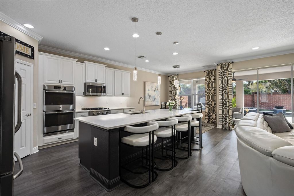 Image 10 of property listing at 1001 VINSETTA CIRCLE, Winter Garden, FL 34787