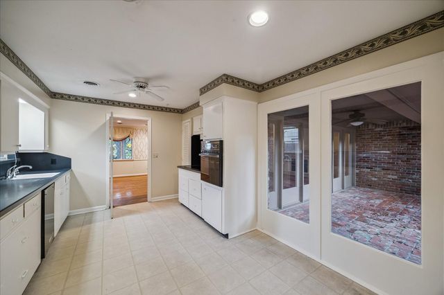 2126 Chimney Rock Road, Houston, TX 77056