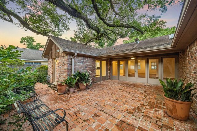 2126 Chimney Rock Road, Houston, TX 77056