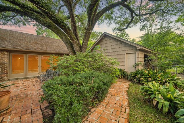 2126 Chimney Rock Road, Houston, TX 77056