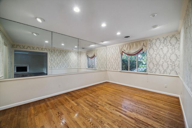 2126 Chimney Rock Road, Houston, TX 77056