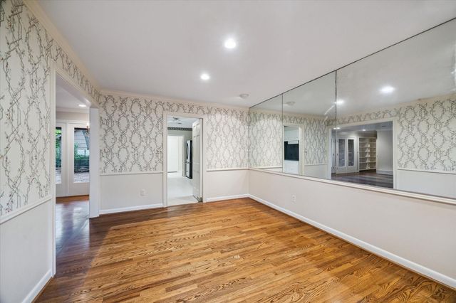 2126 Chimney Rock Road, Houston, TX 77056