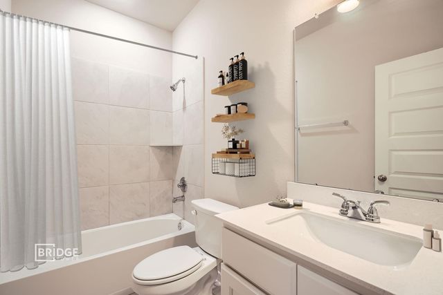 120 Pecan Lane, Lake Jackson, TX 77566