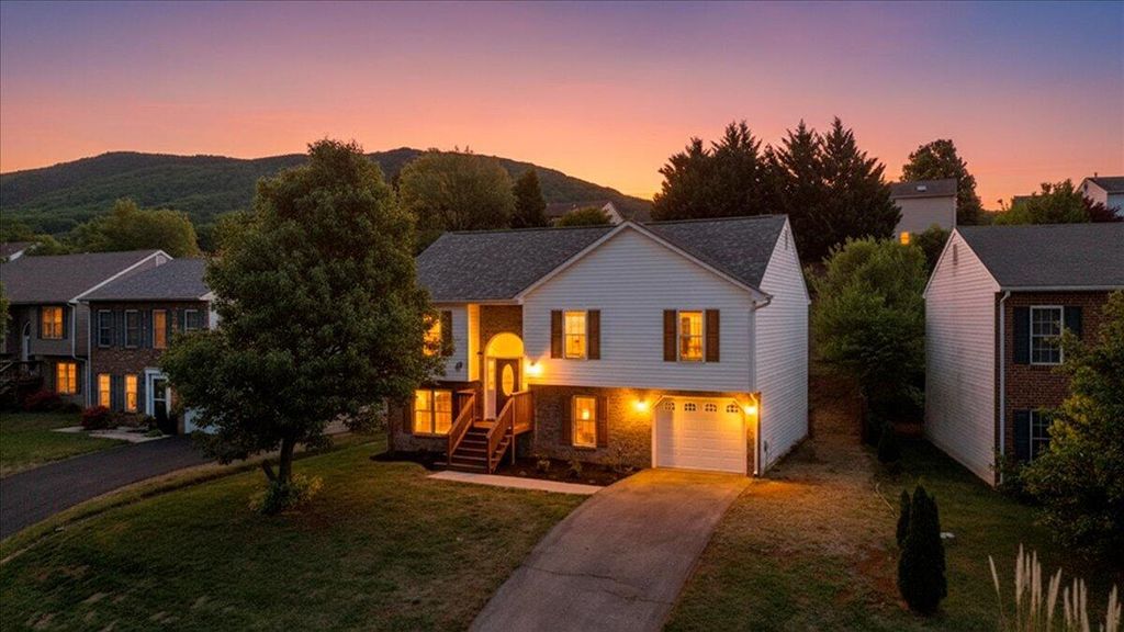 4837 Nelms LN, Roanoke, VA 24019