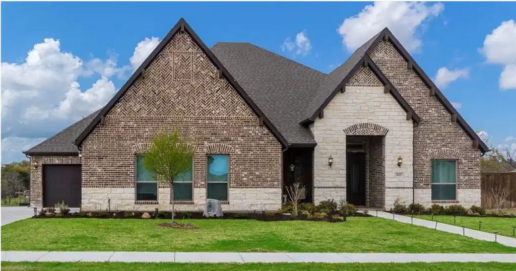 612 Ambergate Drive, Shady Shores, TX 76208