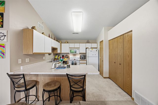 2853 Coral Court 304, Coralville, IA 52241
